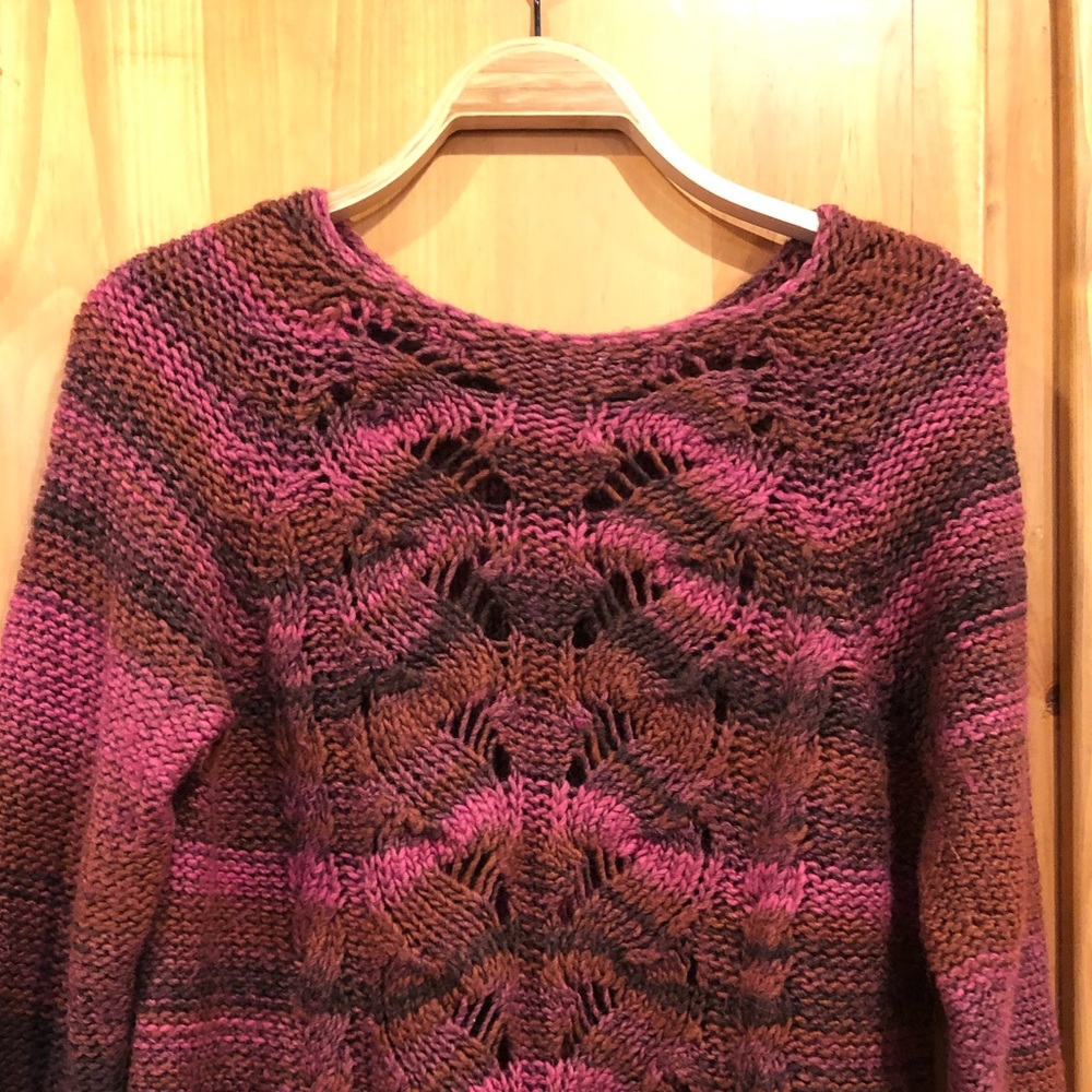Raglan sleeve sweater